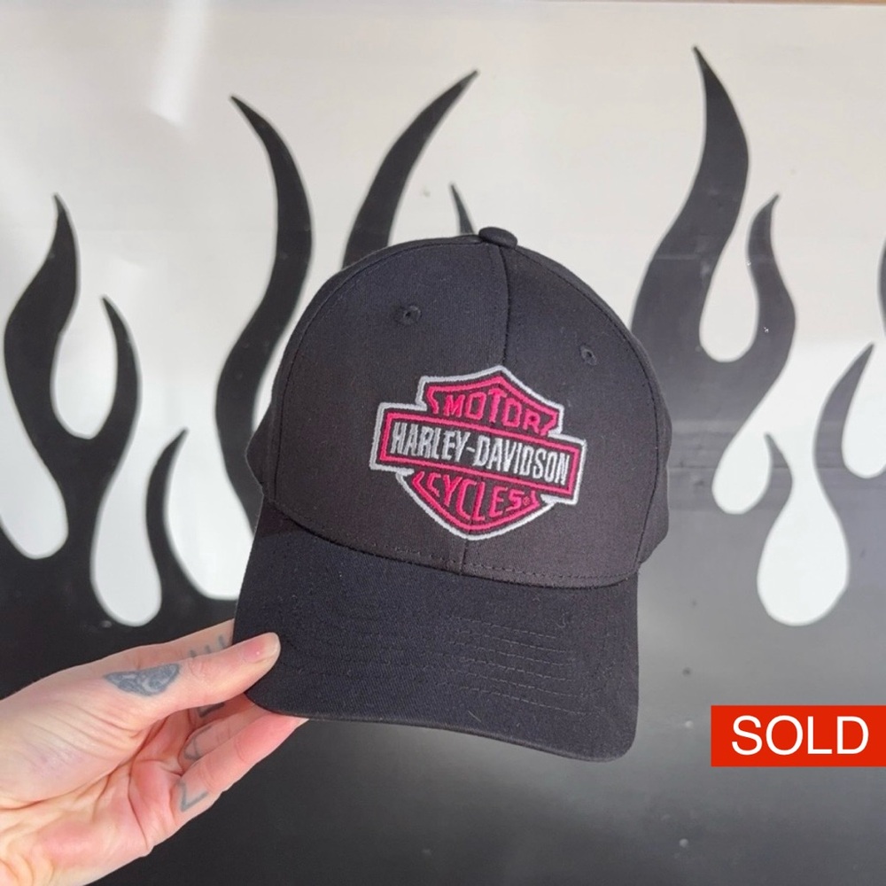 ❌SOLD❌Harley-Davidson Dark Gray Cap with Pink Emblem